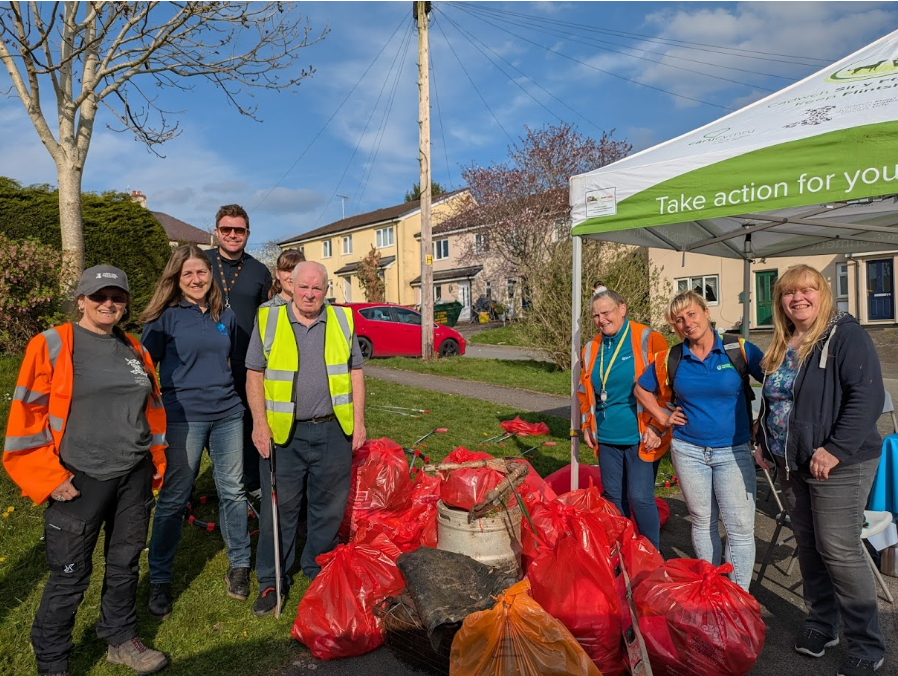 Residents, Wales & West Staff, FCC Streetscene staff and Cllr Carolyn Preece